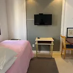 Quarto Em Hotel Na Rua Gomes De Carvalho